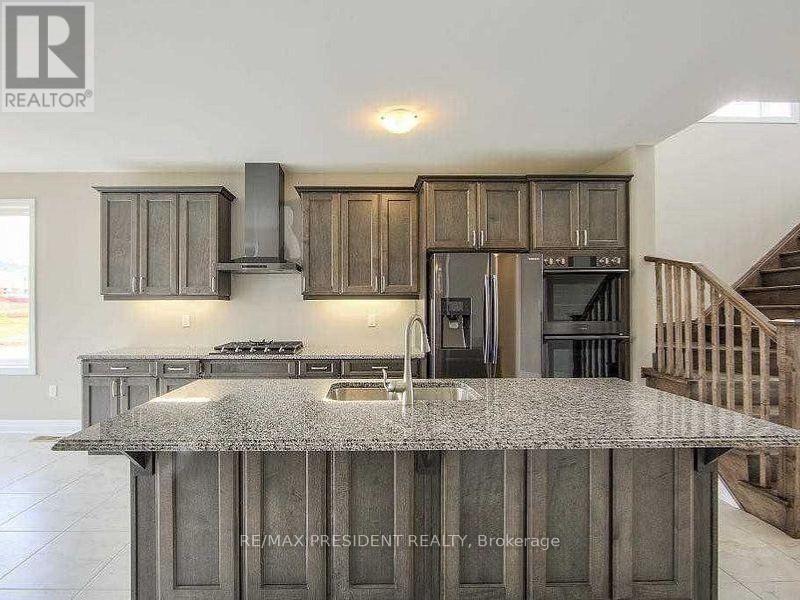 450 Blair Creek Drive, Kitchener, Ontario  N2P 2N7 - Photo 3 - X12435550