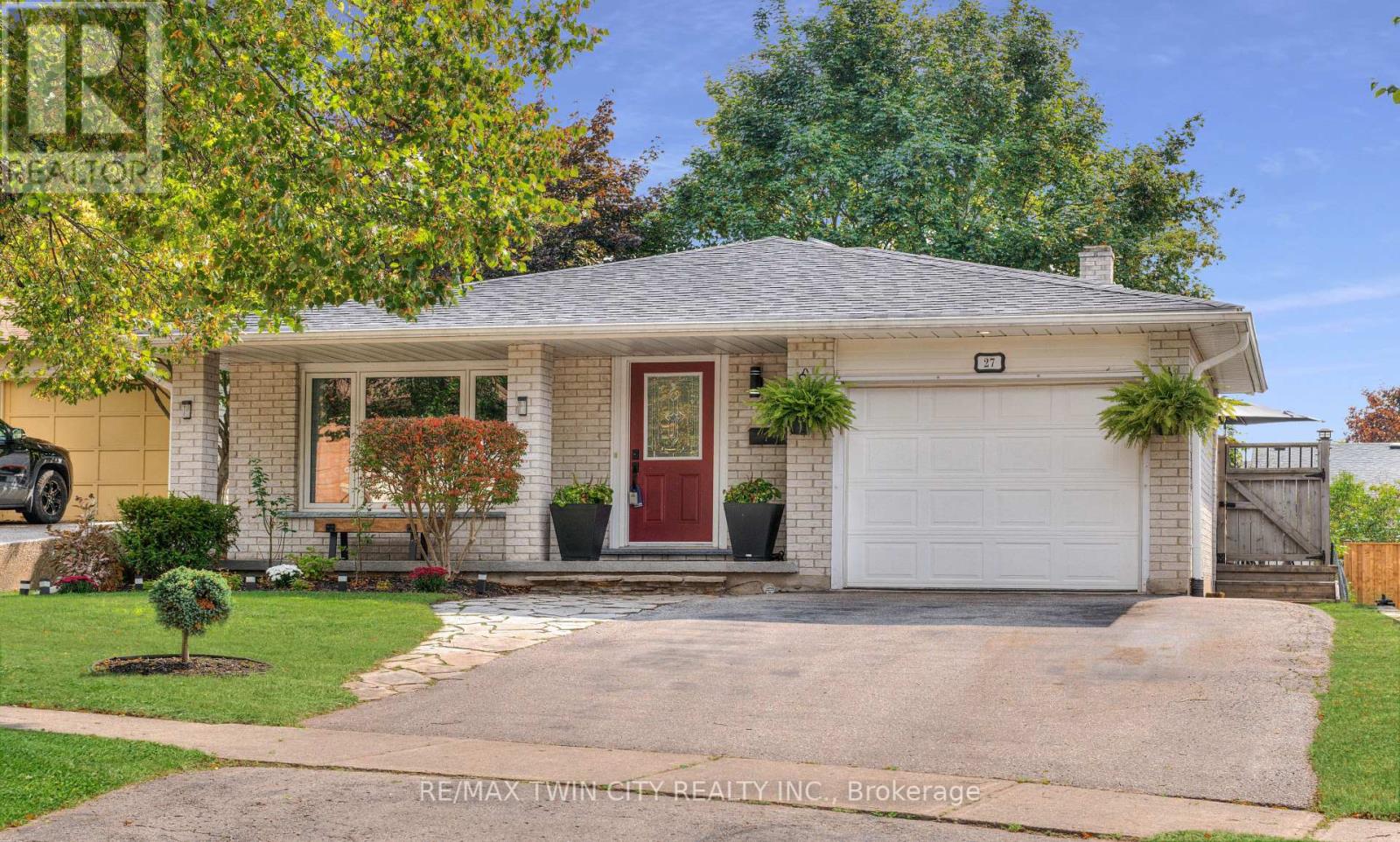 27 Wheatfield Crescent, Kitchener, Ontario  N2P 1P7 - Photo 1 - X12435563