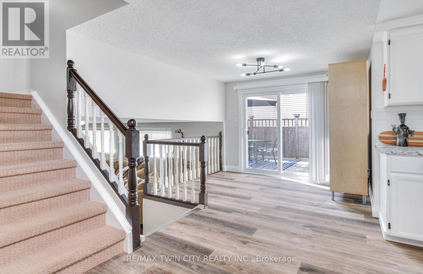 27 Wheatfield Crescent, Kitchener, Ontario  N2P 1P7 - Photo 12 - X12435563