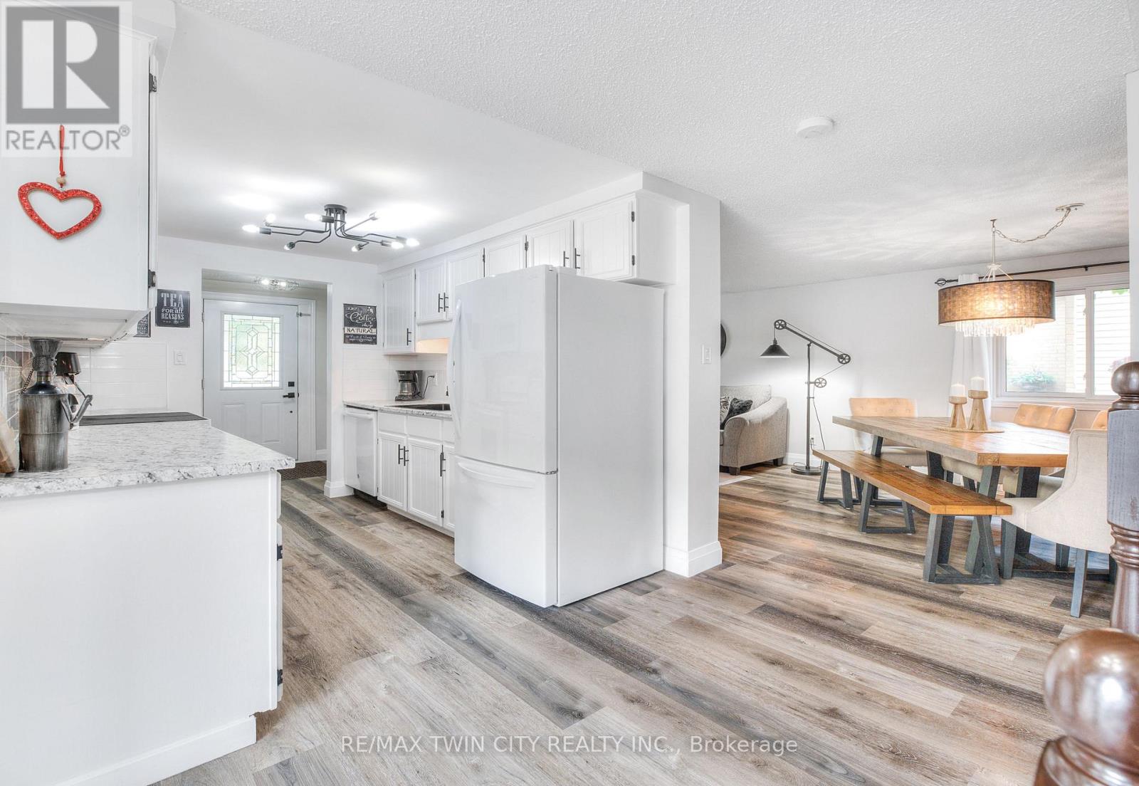 27 Wheatfield Crescent, Kitchener, Ontario  N2P 1P7 - Photo 14 - X12435563