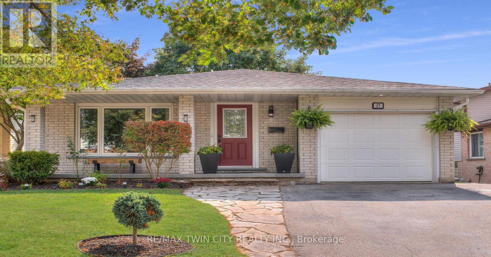 27 Wheatfield Crescent, Kitchener, Ontario  N2P 1P7 - Photo 2 - X12435563