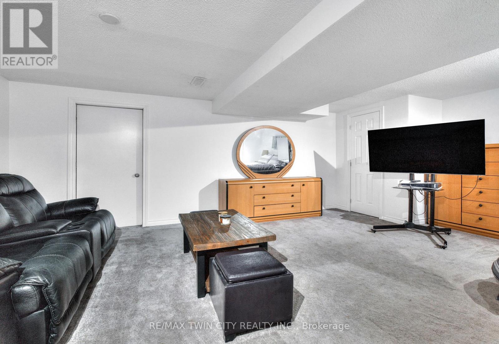 27 Wheatfield Crescent, Kitchener, Ontario  N2P 1P7 - Photo 33 - X12435563