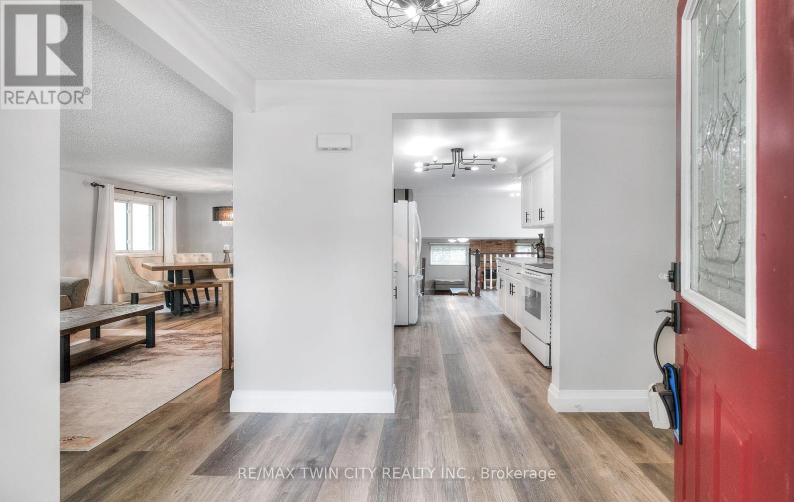 27 Wheatfield Crescent, Kitchener, Ontario  N2P 1P7 - Photo 6 - X12435563