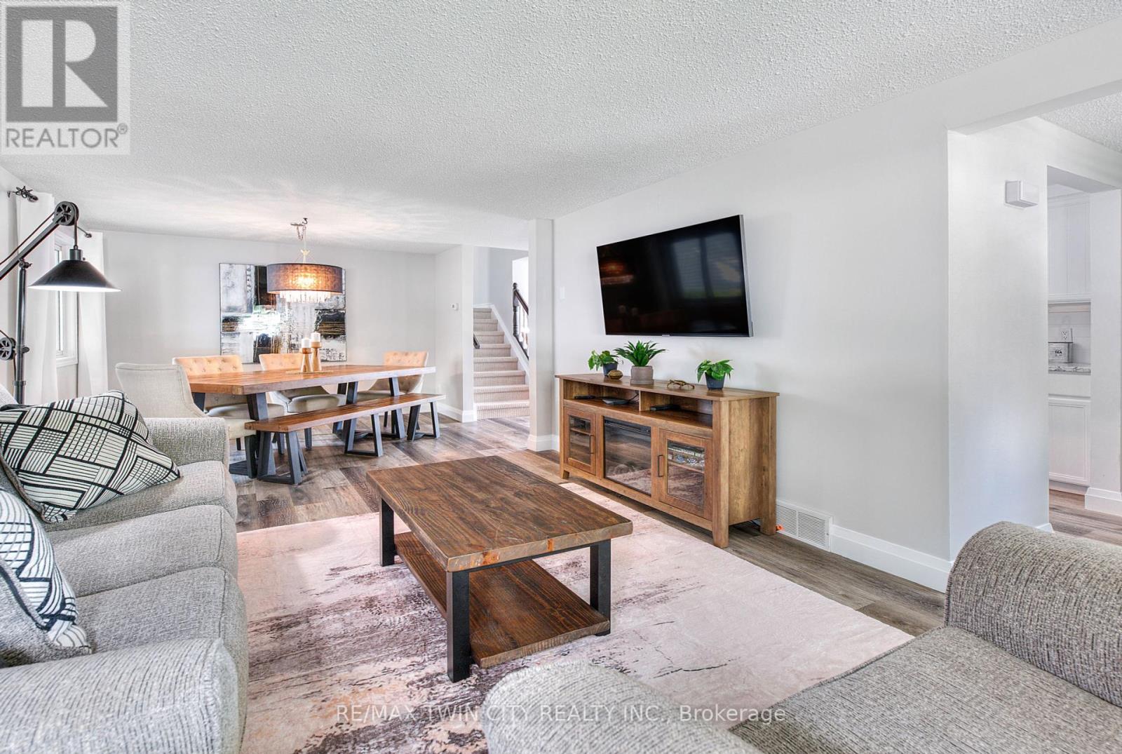 27 Wheatfield Crescent, Kitchener, Ontario  N2P 1P7 - Photo 9 - X12435563