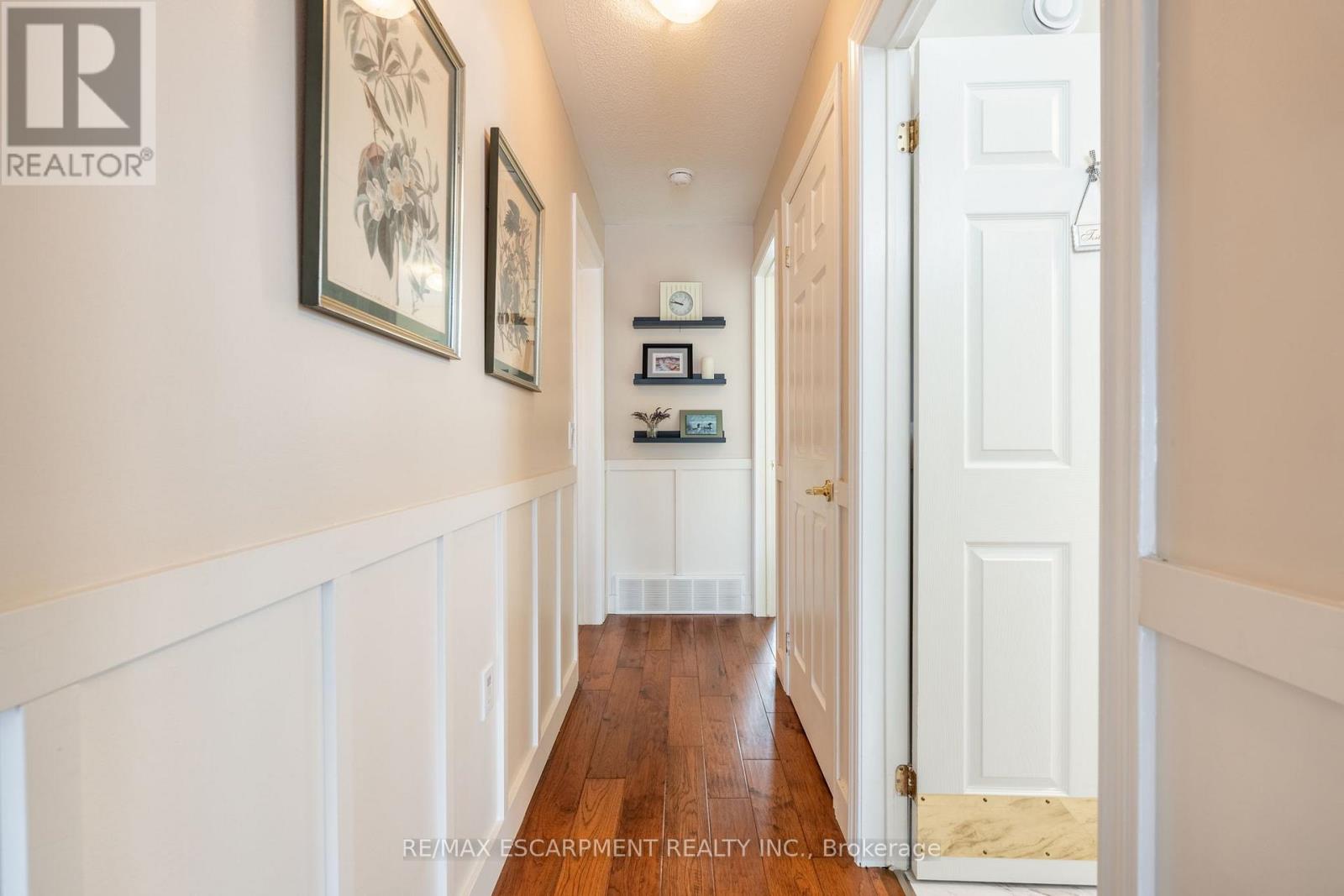136 Glenariff Drive, Hamilton, Ontario  L8B 1A5 - Photo 20 - X12435568