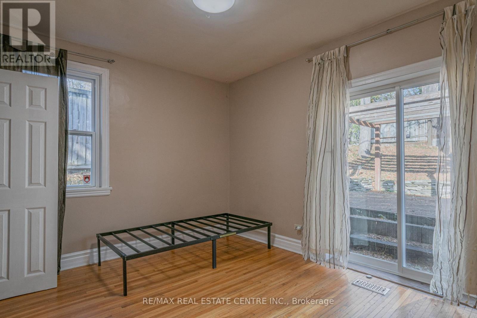 Main/upper - 280 London Street, Peterborough, Ontario  L5C 4E9 - Photo 14 - X12435587