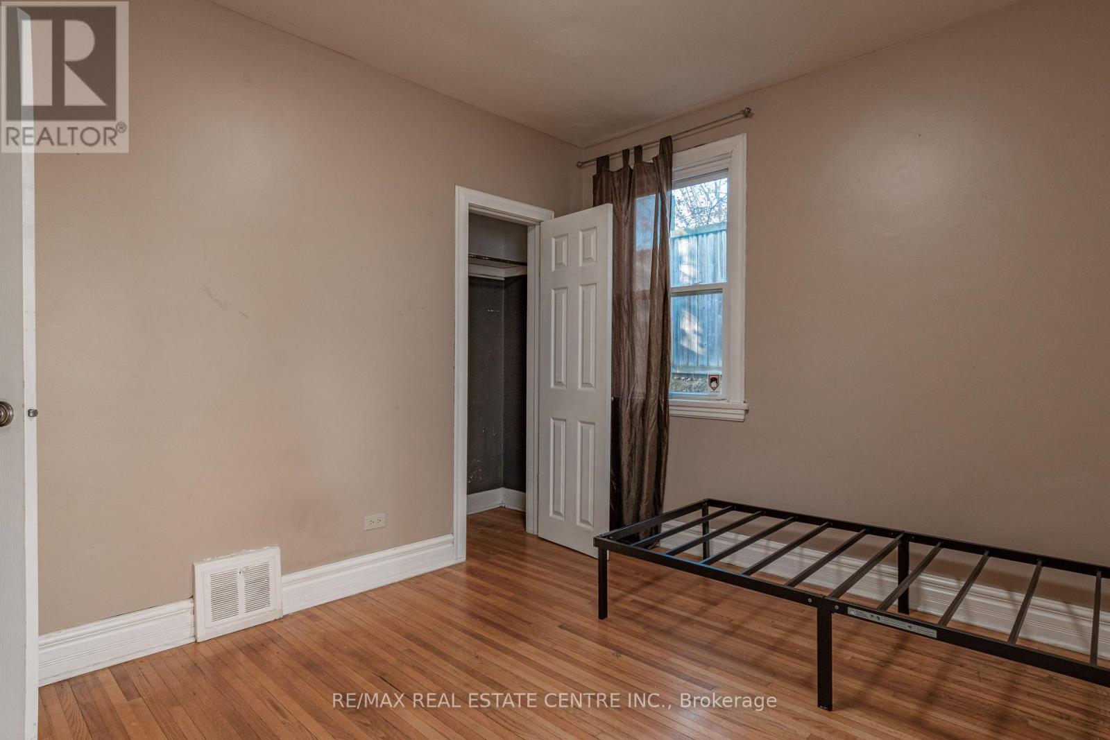 Main/upper - 280 London Street, Peterborough, Ontario  L5C 4E9 - Photo 15 - X12435587