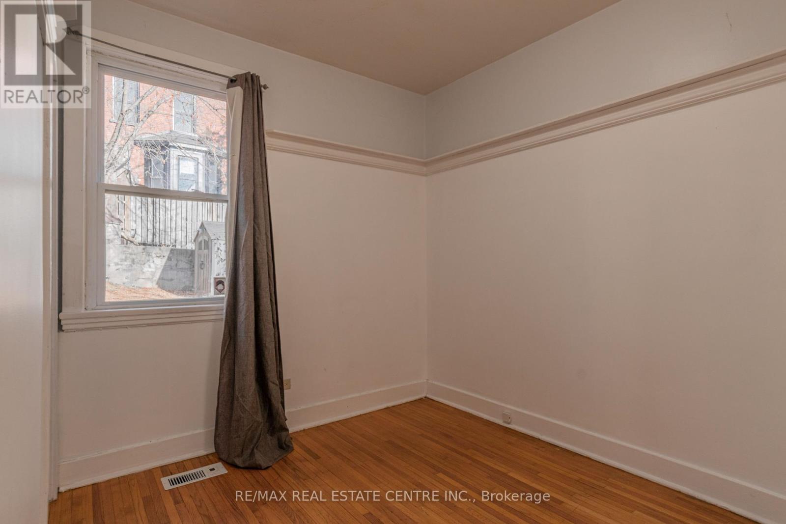 Main/upper - 280 London Street, Peterborough, Ontario  L5C 4E9 - Photo 17 - X12435587
