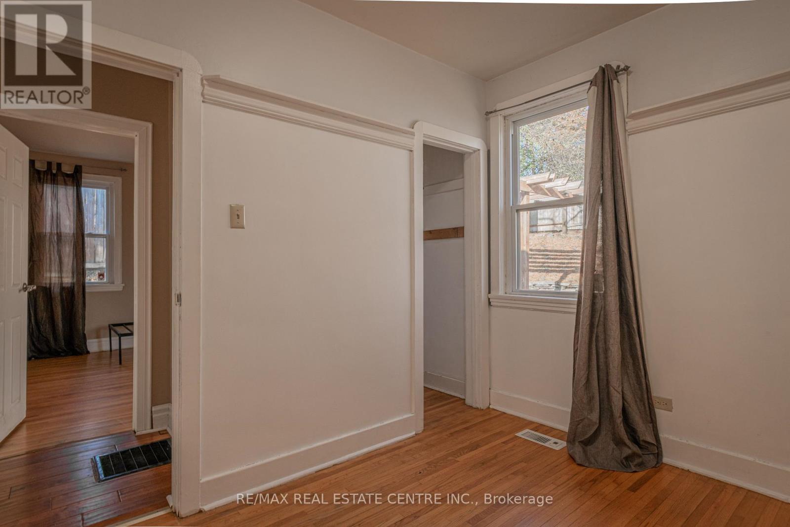 Main/upper - 280 London Street, Peterborough, Ontario  L5C 4E9 - Photo 18 - X12435587