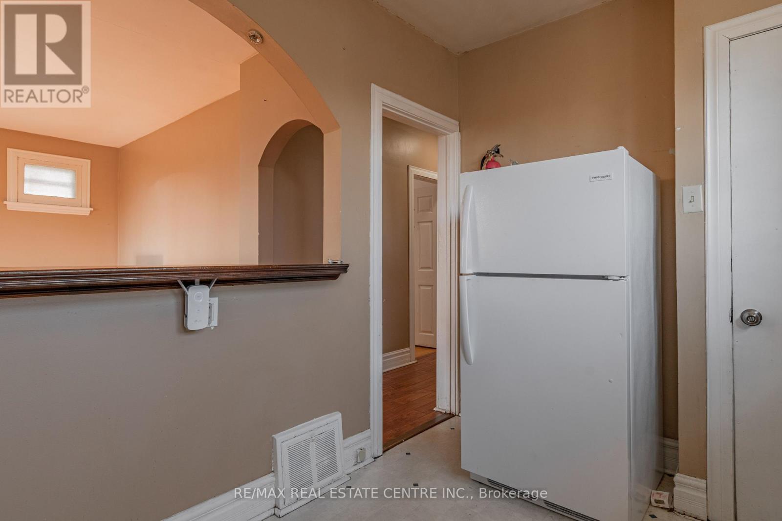 Main/upper - 280 London Street, Peterborough, Ontario  L5C 4E9 - Photo 22 - X12435587