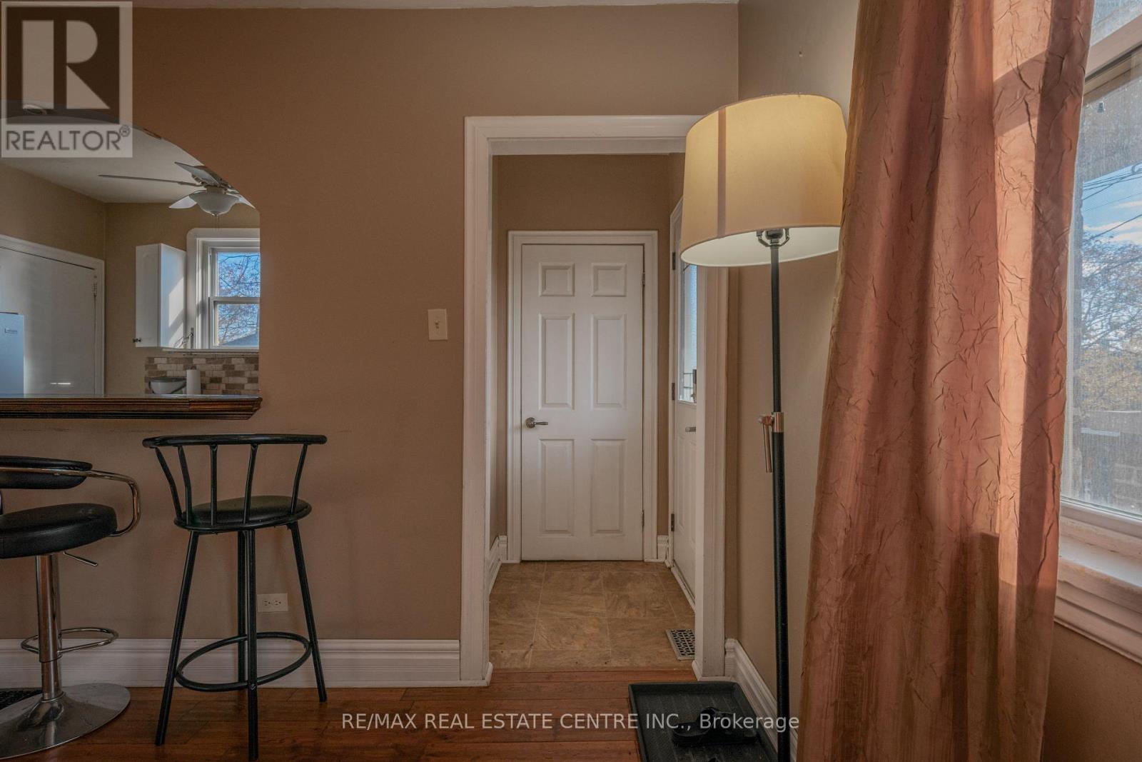 Main/upper - 280 London Street, Peterborough, Ontario  L5C 4E9 - Photo 4 - X12435587