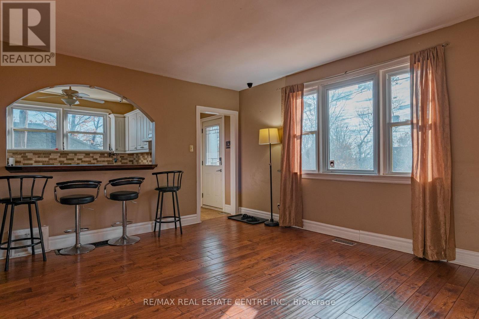 Main/upper - 280 London Street, Peterborough, Ontario  L5C 4E9 - Photo 6 - X12435587