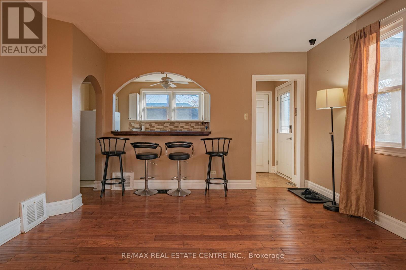 Main/upper - 280 London Street, Peterborough, Ontario  L5C 4E9 - Photo 7 - X12435587