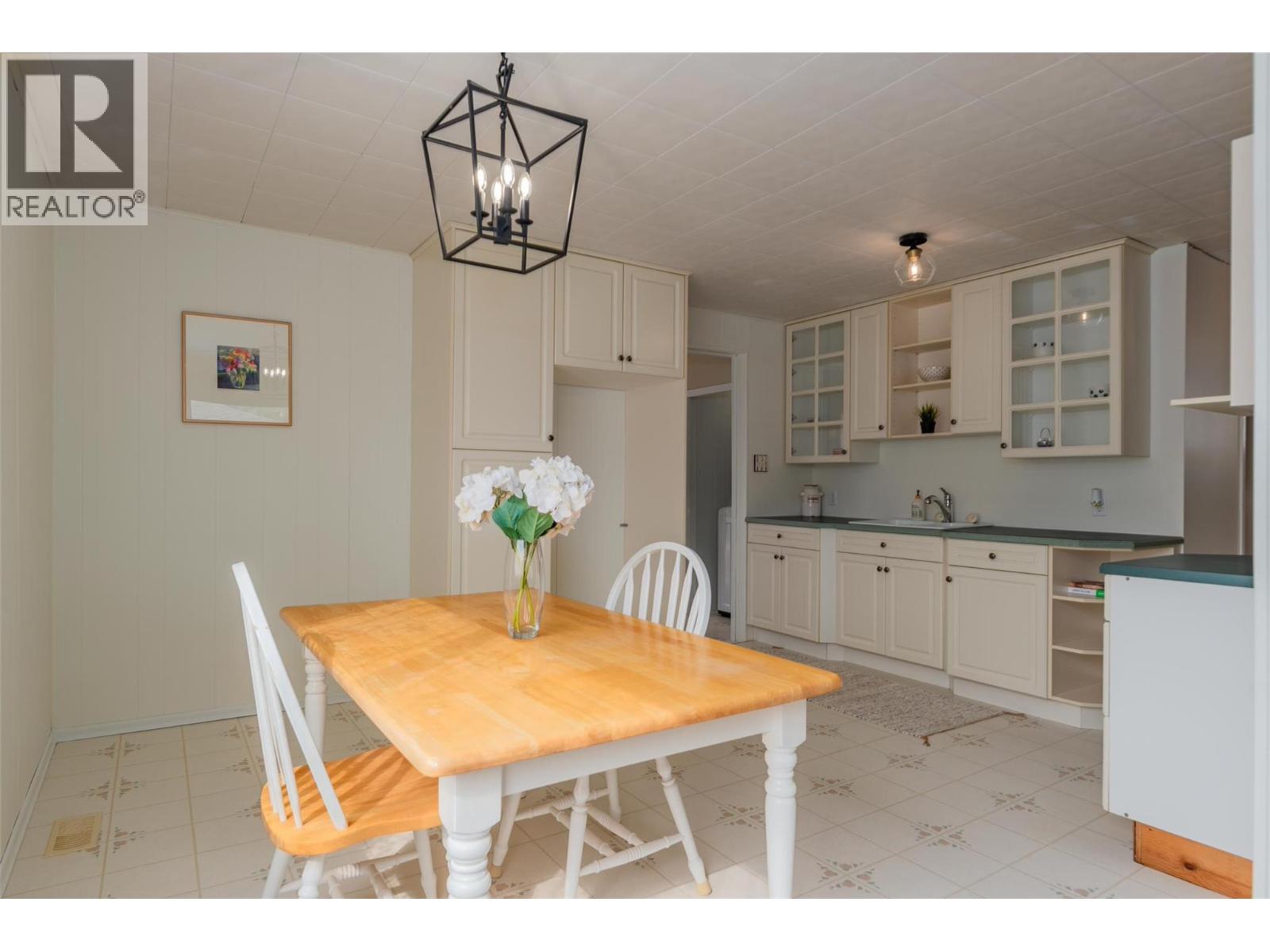 703 Hermia Crescent, Trail, British Columbia  V1R 1B3 - Photo 7 - 10364509