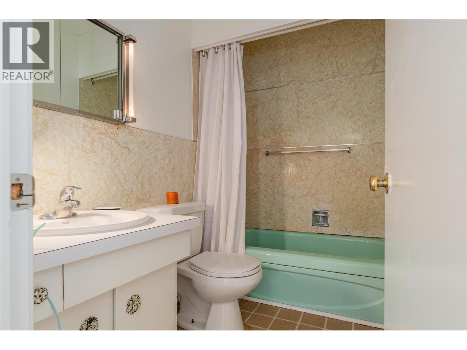 703 Hermia Crescent, Trail, British Columbia  V1R 1B3 - Photo 14 - 10364509