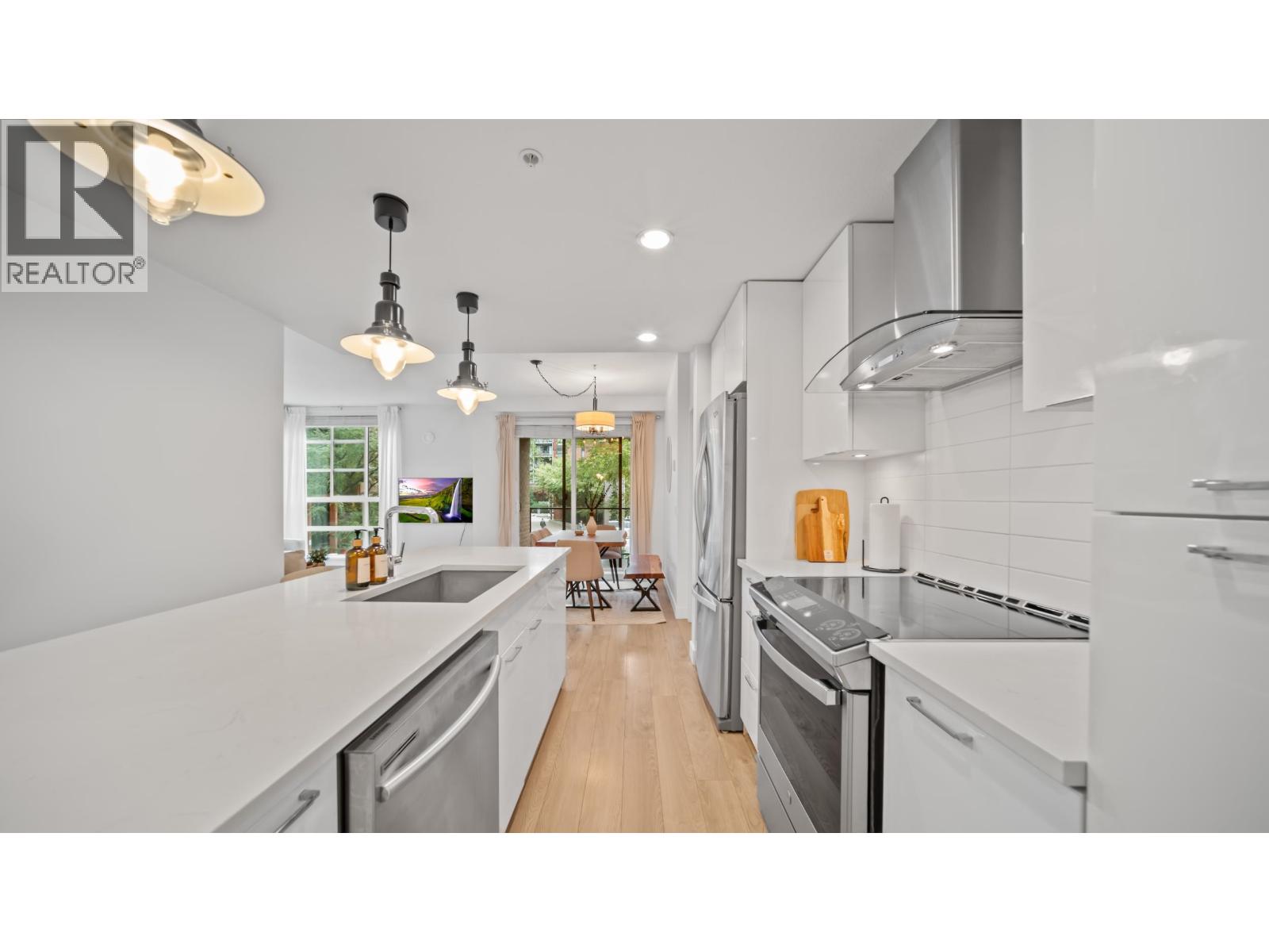 204 719 W 3rd Street, North Vancouver, British Columbia  V7M 0E7 - Photo 5 - R3053641