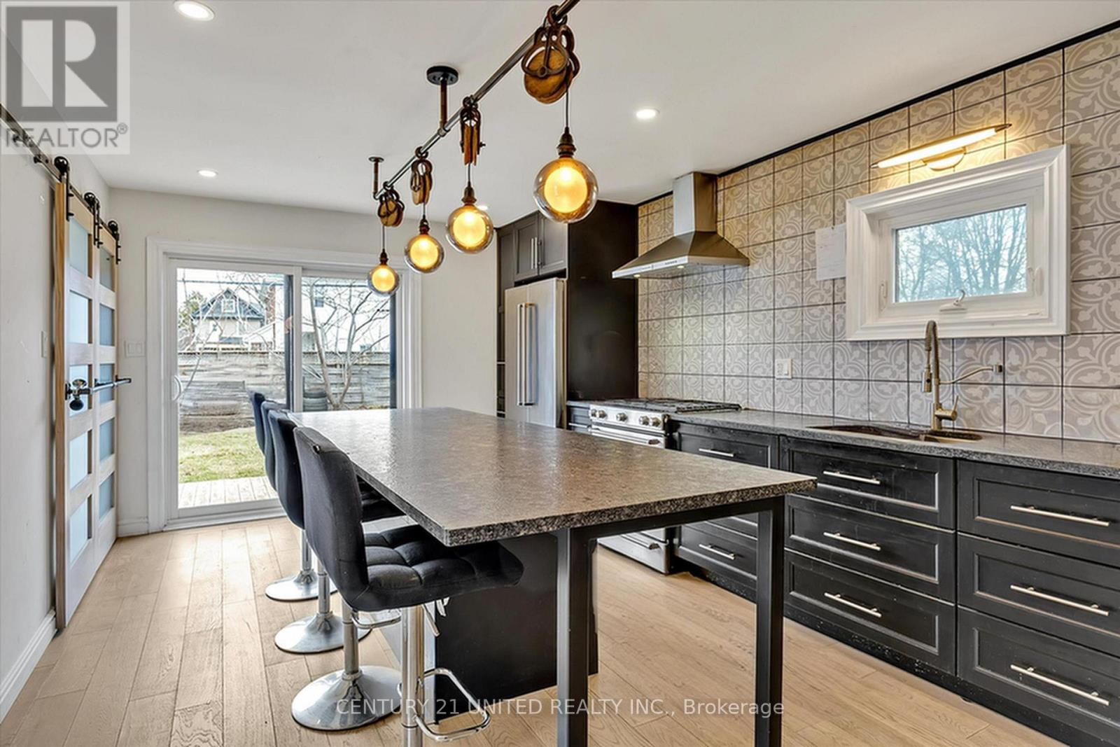 508 Sherbrooke Street, Peterborough, Ontario  K9J 2P3 - Photo 11 - X12430327