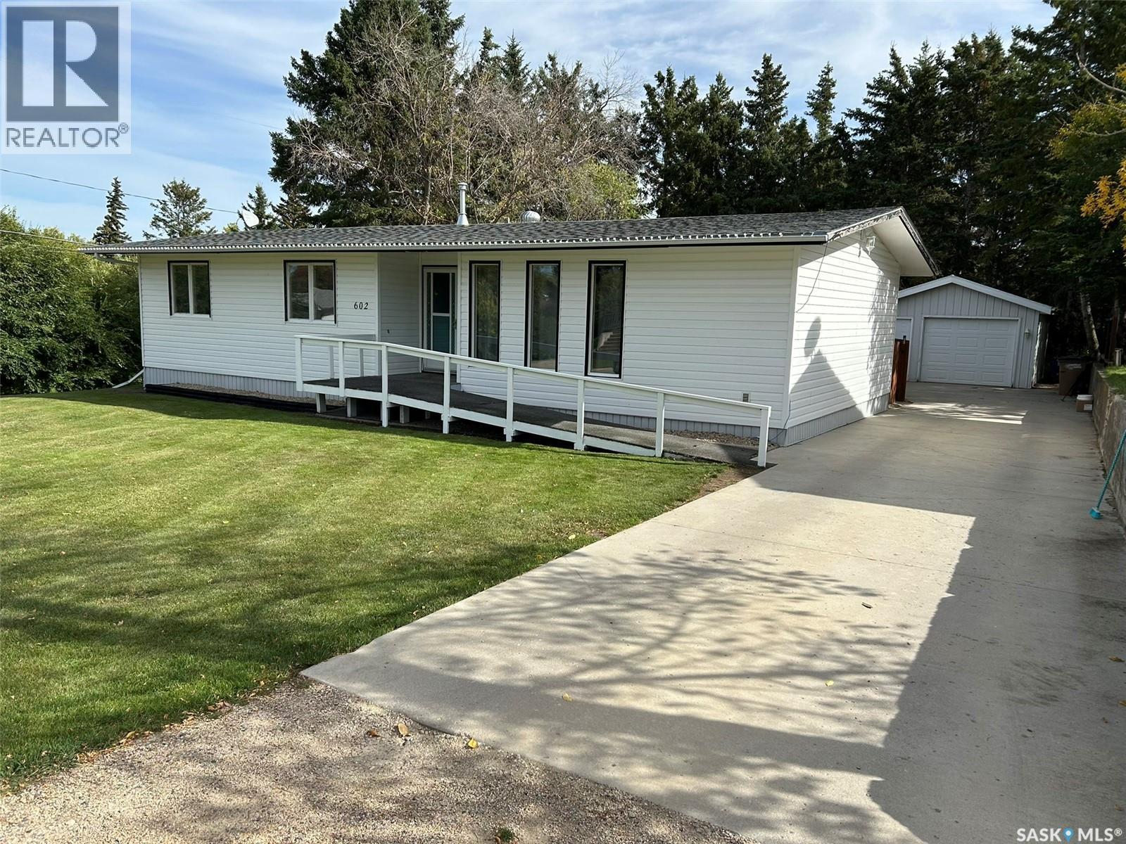 602 Hall Street, Kelvington, Saskatchewan  S0A 1W0 - Photo 1 - SK019697