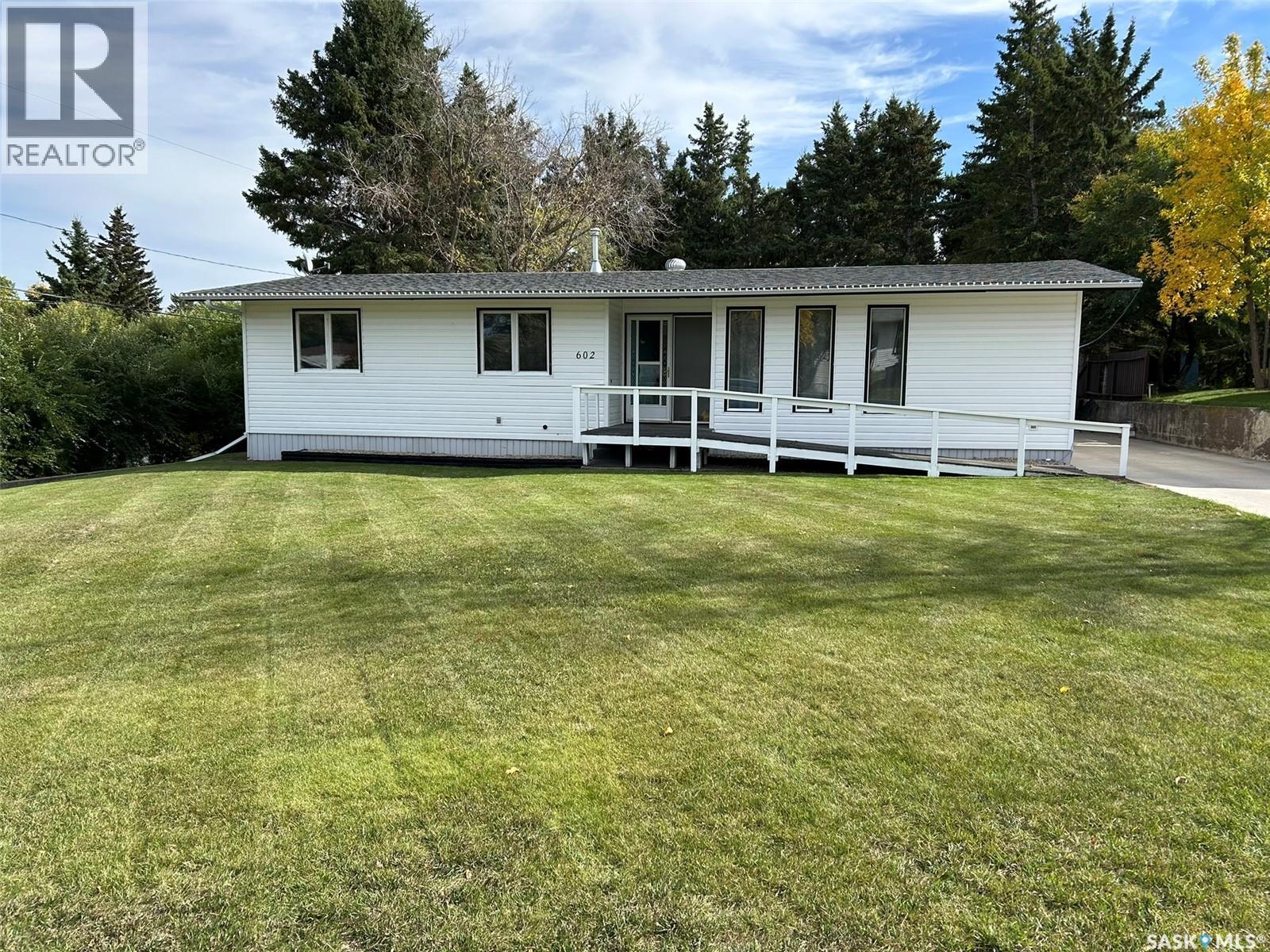 602 Hall Street, Kelvington, Saskatchewan  S0A 1W0 - Photo 2 - SK019697
