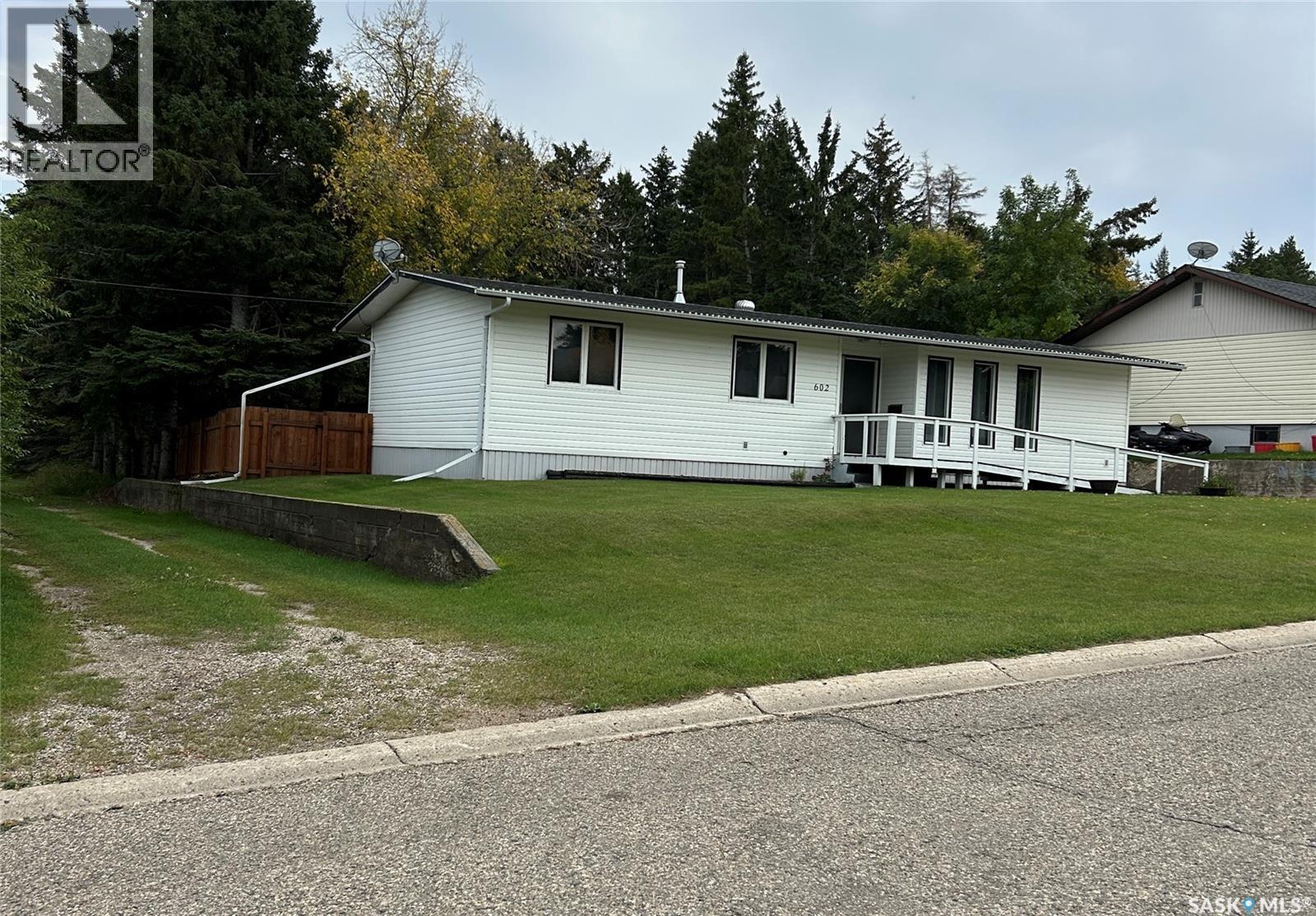 602 Hall Street, Kelvington, Saskatchewan  S0A 1W0 - Photo 3 - SK019697