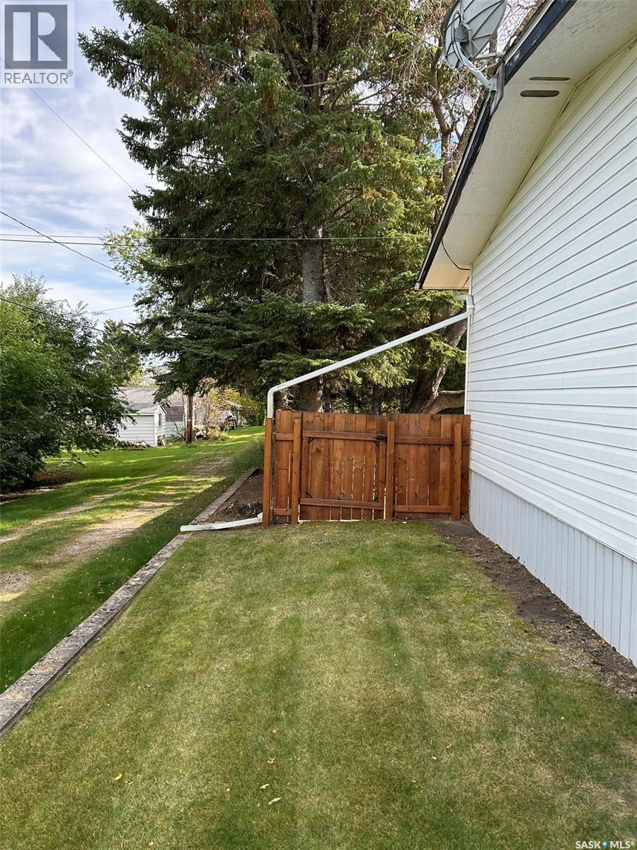 602 Hall Street, Kelvington, Saskatchewan  S0A 1W0 - Photo 44 - SK019697