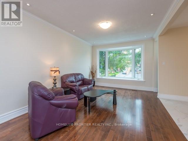 229 Neal Drive, Richmond Hill, Ontario  L4C 3L2 - Photo 2 - N12435606