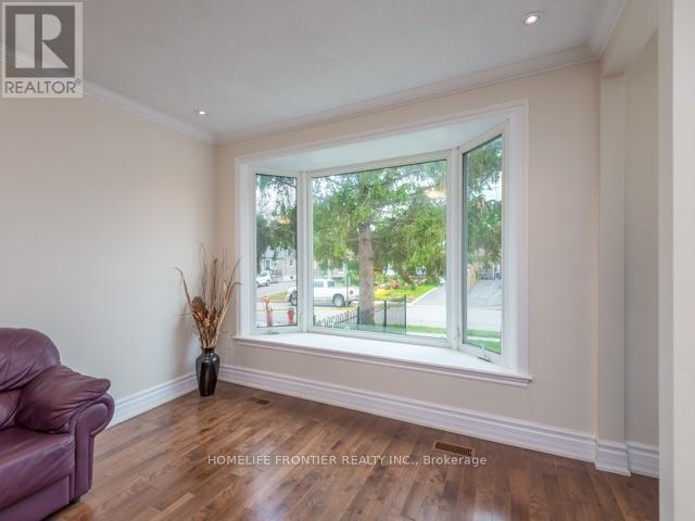 229 Neal Drive, Richmond Hill, Ontario  L4C 3L2 - Photo 3 - N12435606