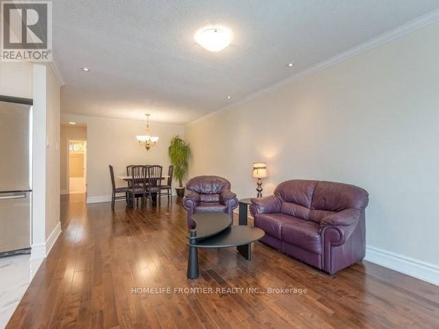 229 Neal Drive, Richmond Hill, Ontario  L4C 3L2 - Photo 4 - N12435606