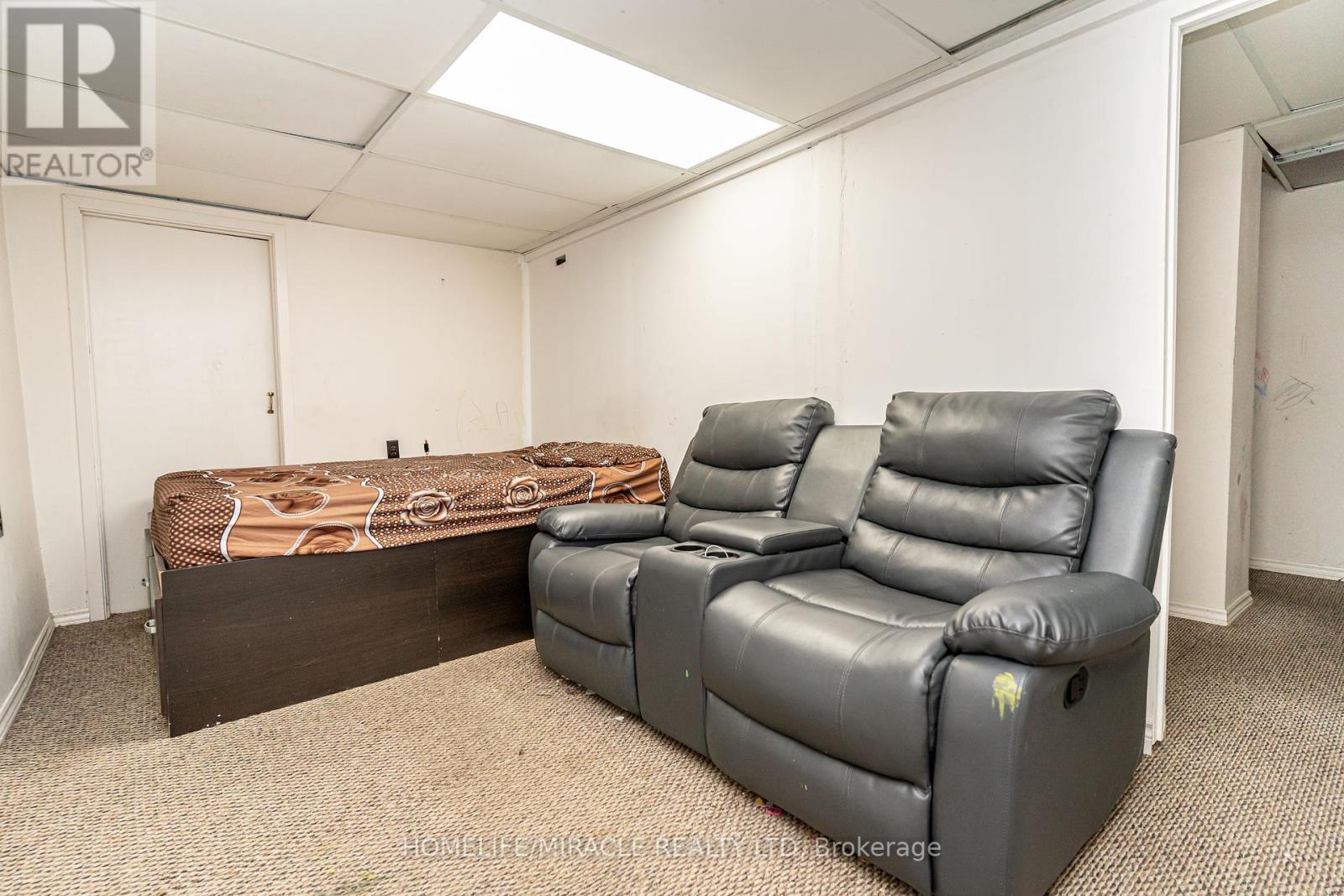 5 Holmcrest Court, Brampton, Ontario  L6S 1R6 - Photo 22 - W12435620