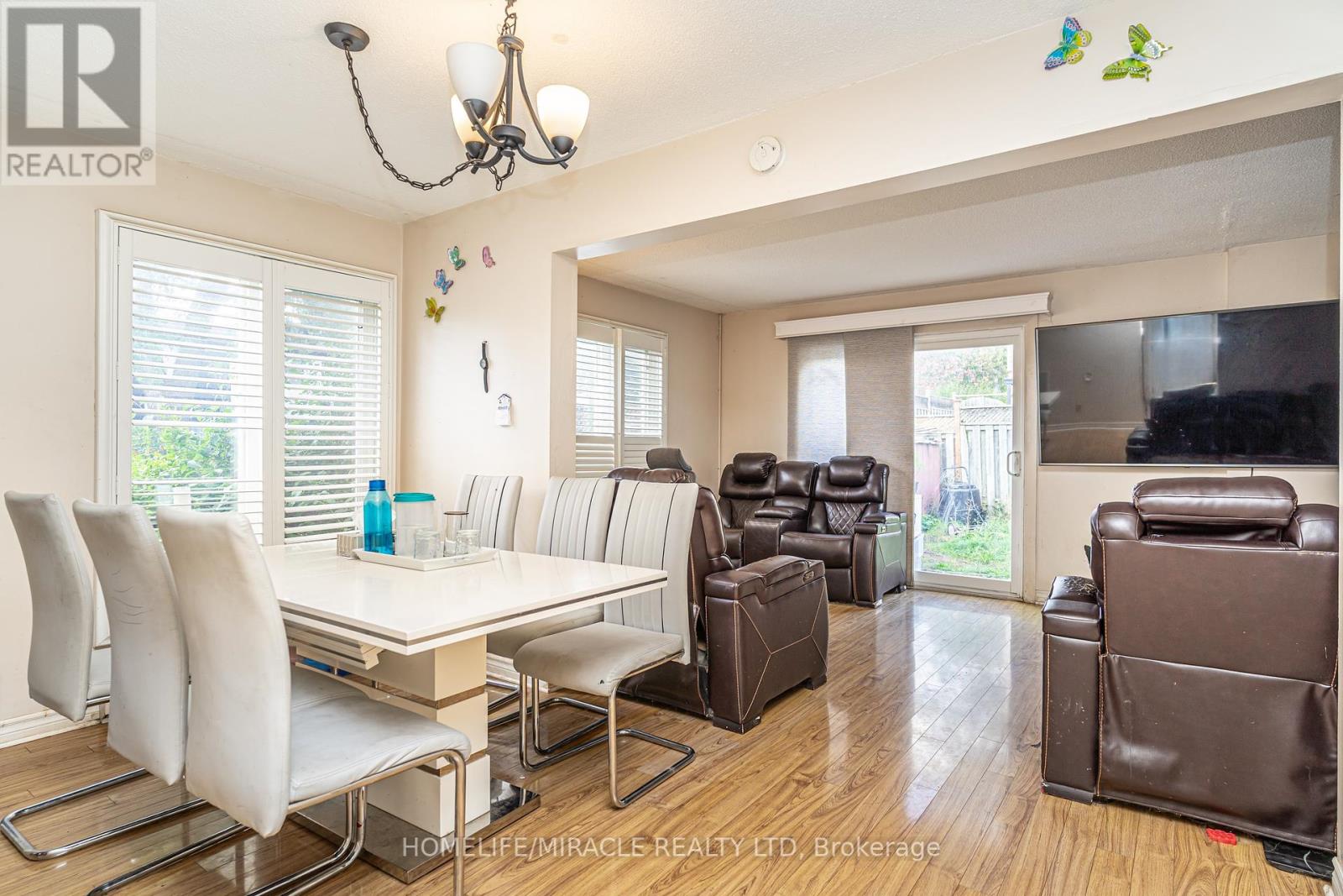 5 Holmcrest Court, Brampton, Ontario  L6S 1R6 - Photo 4 - W12435620