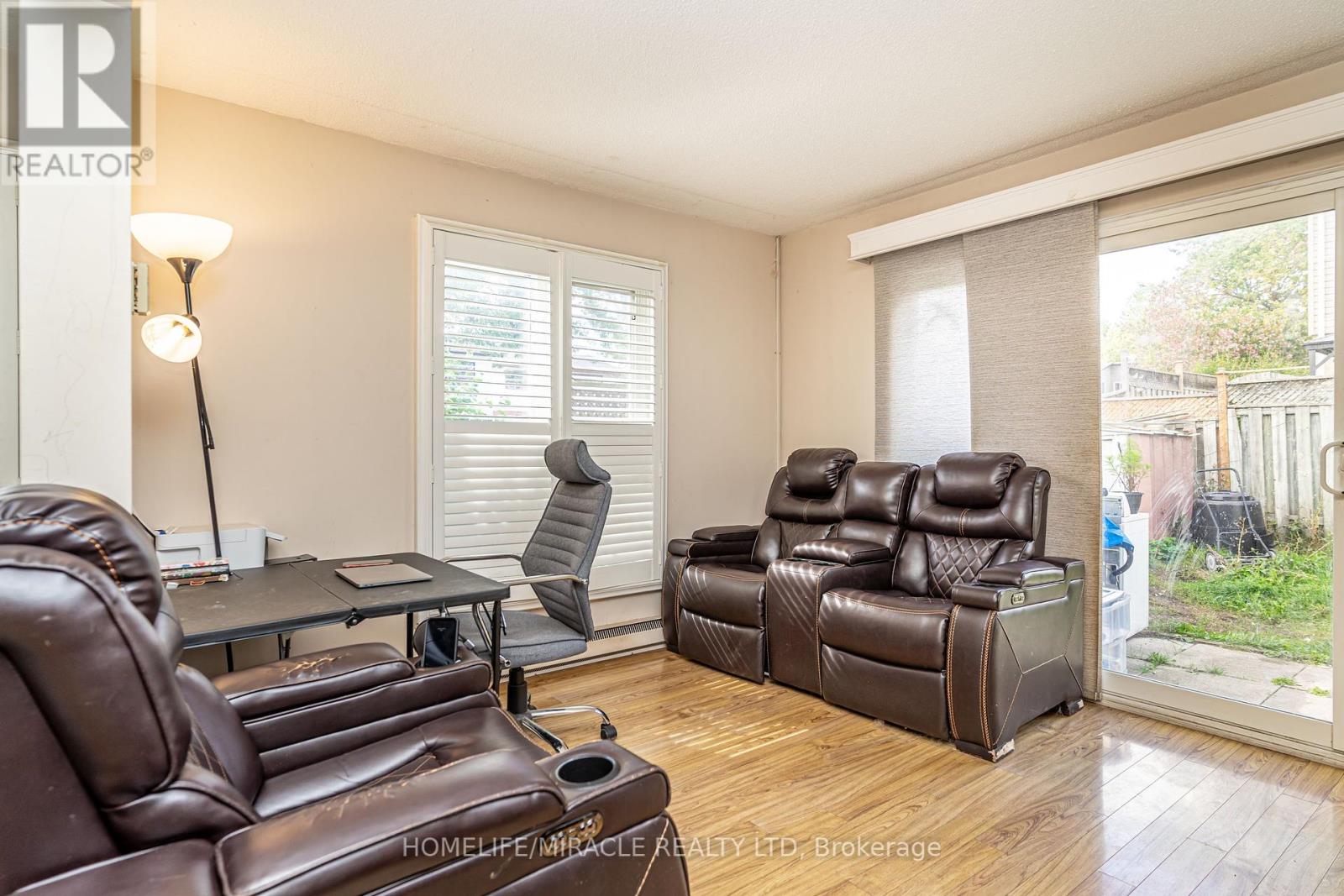 5 Holmcrest Court, Brampton, Ontario  L6S 1R6 - Photo 5 - W12435620