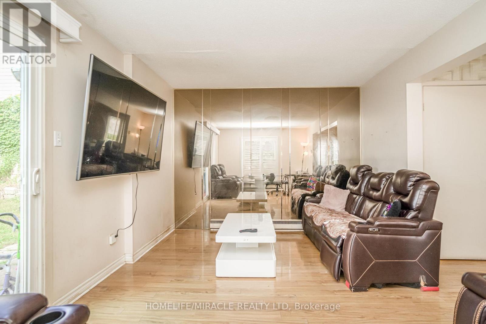 5 Holmcrest Court, Brampton, Ontario  L6S 1R6 - Photo 6 - W12435620
