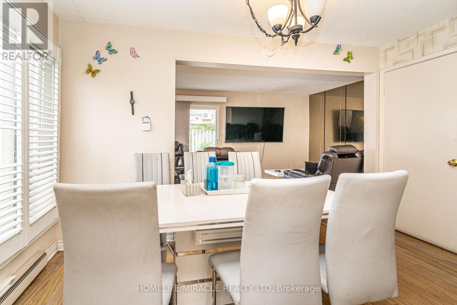 5 Holmcrest Court, Brampton, Ontario  L6S 1R6 - Photo 9 - W12435620