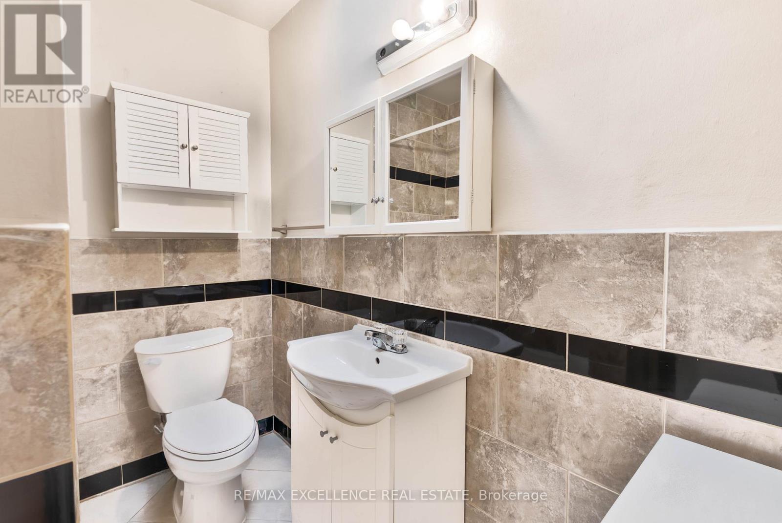 Apt 1 - 2436 Lake Shore Boulevard W, Toronto, Ontario  M8V 1C4 - Photo 7 - W12435626