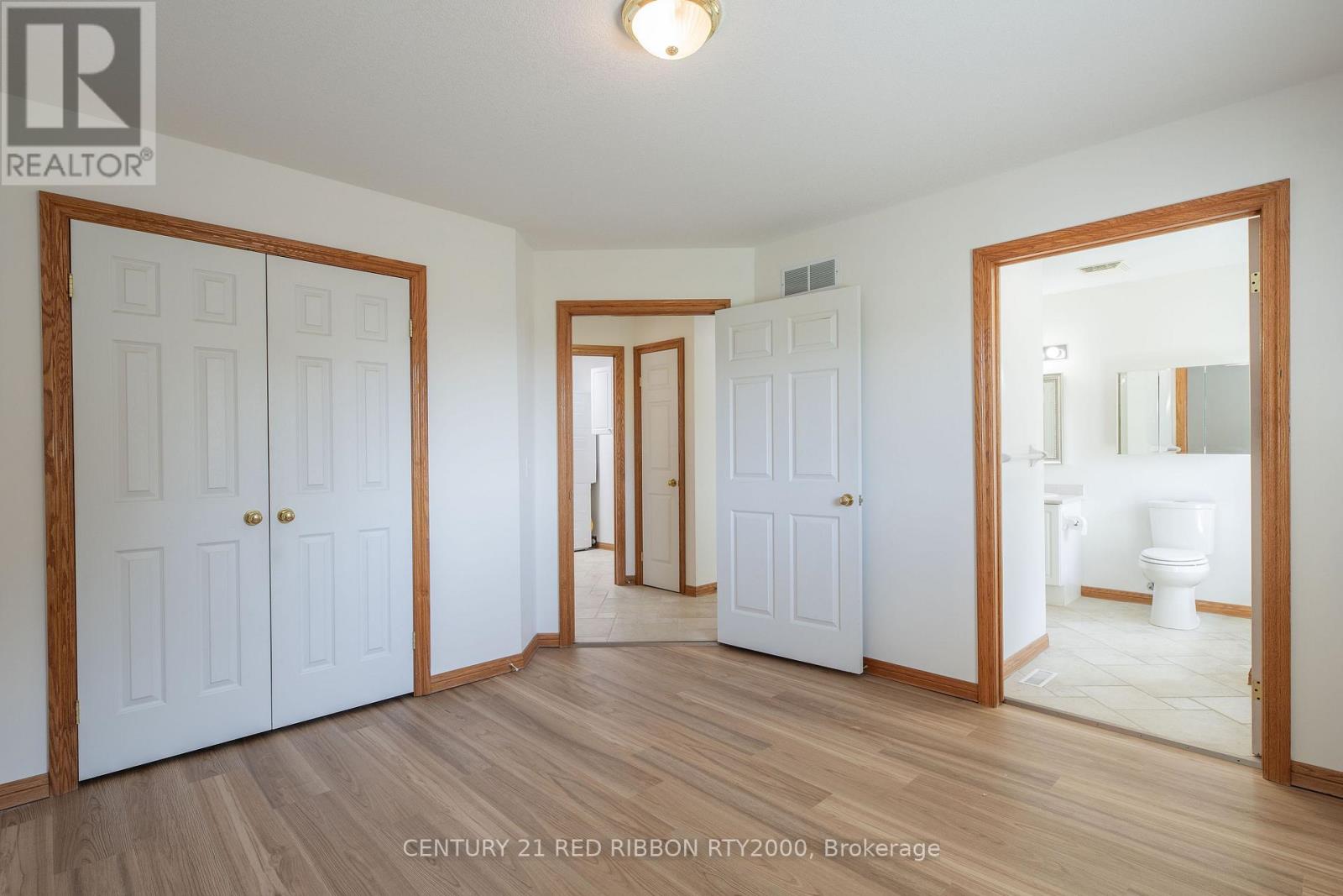 482 Riverview Drive, Strathroy-Caradoc, Ontario  N7G 4B3 - Photo 13 - X12435646
