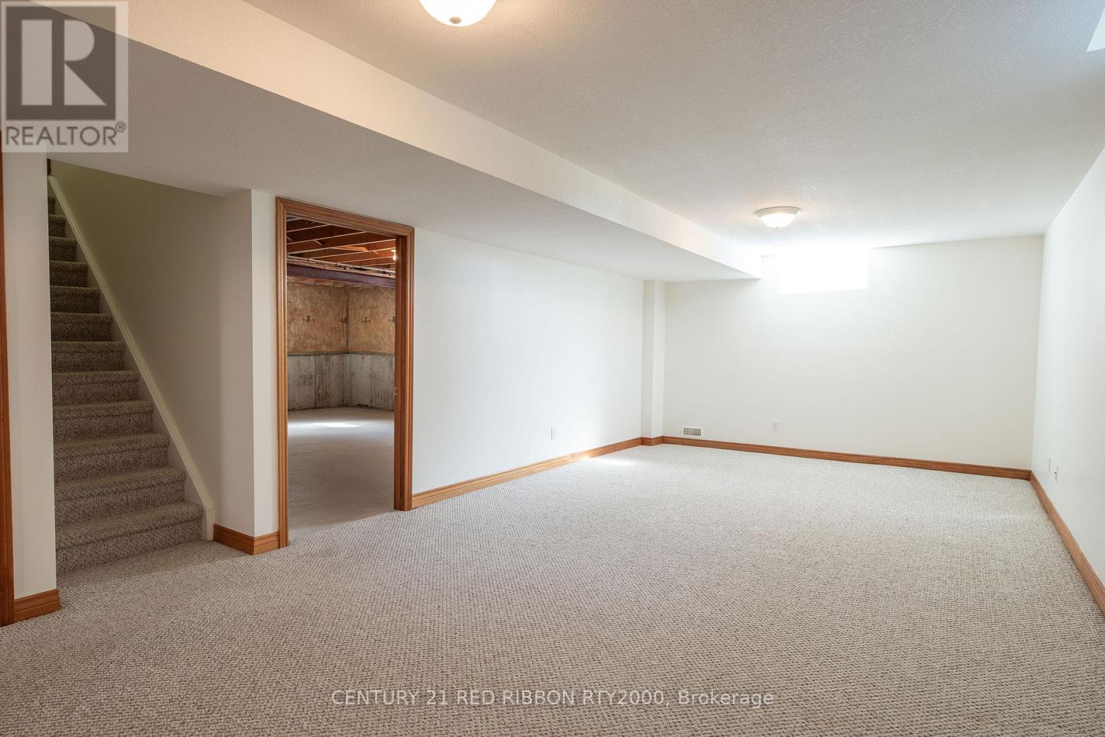 482 Riverview Drive, Strathroy-Caradoc, Ontario  N7G 4B3 - Photo 17 - X12435646