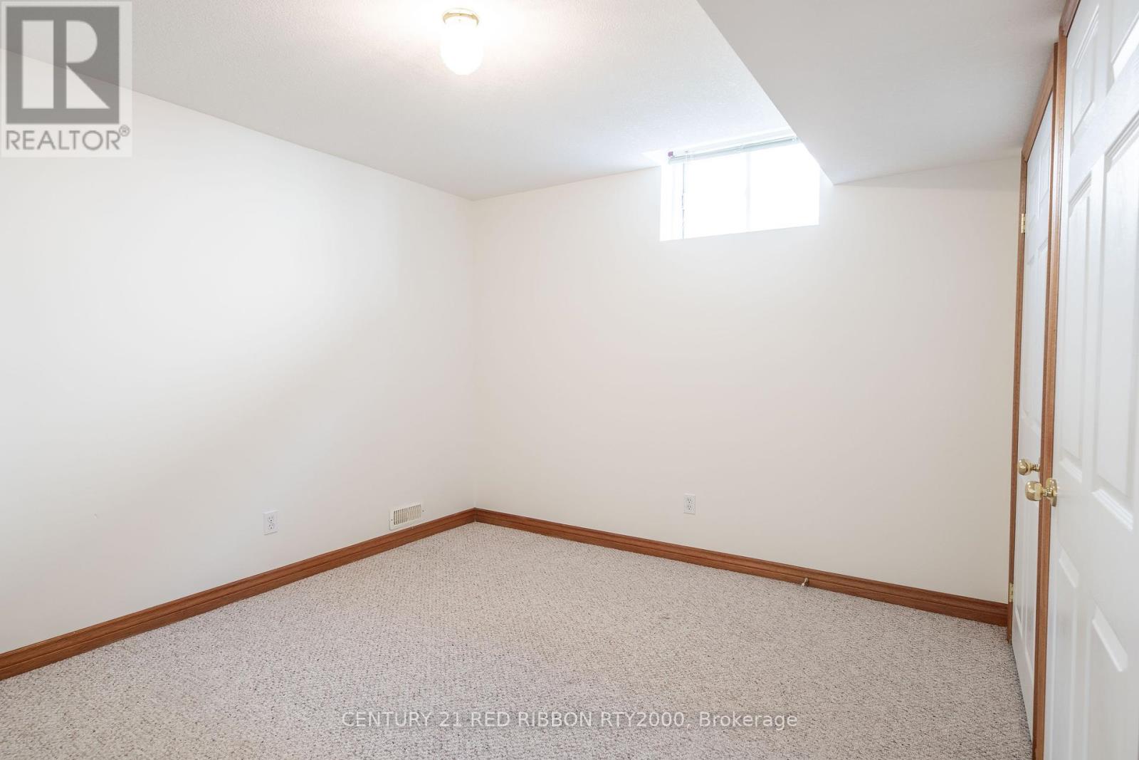 482 Riverview Drive, Strathroy-Caradoc, Ontario  N7G 4B3 - Photo 19 - X12435646