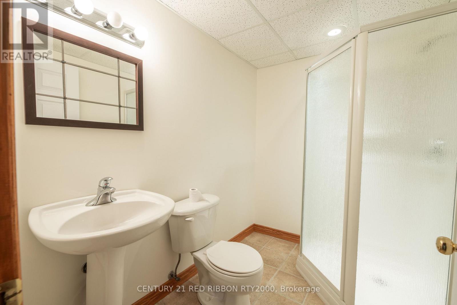 482 Riverview Drive, Strathroy-Caradoc, Ontario  N7G 4B3 - Photo 22 - X12435646