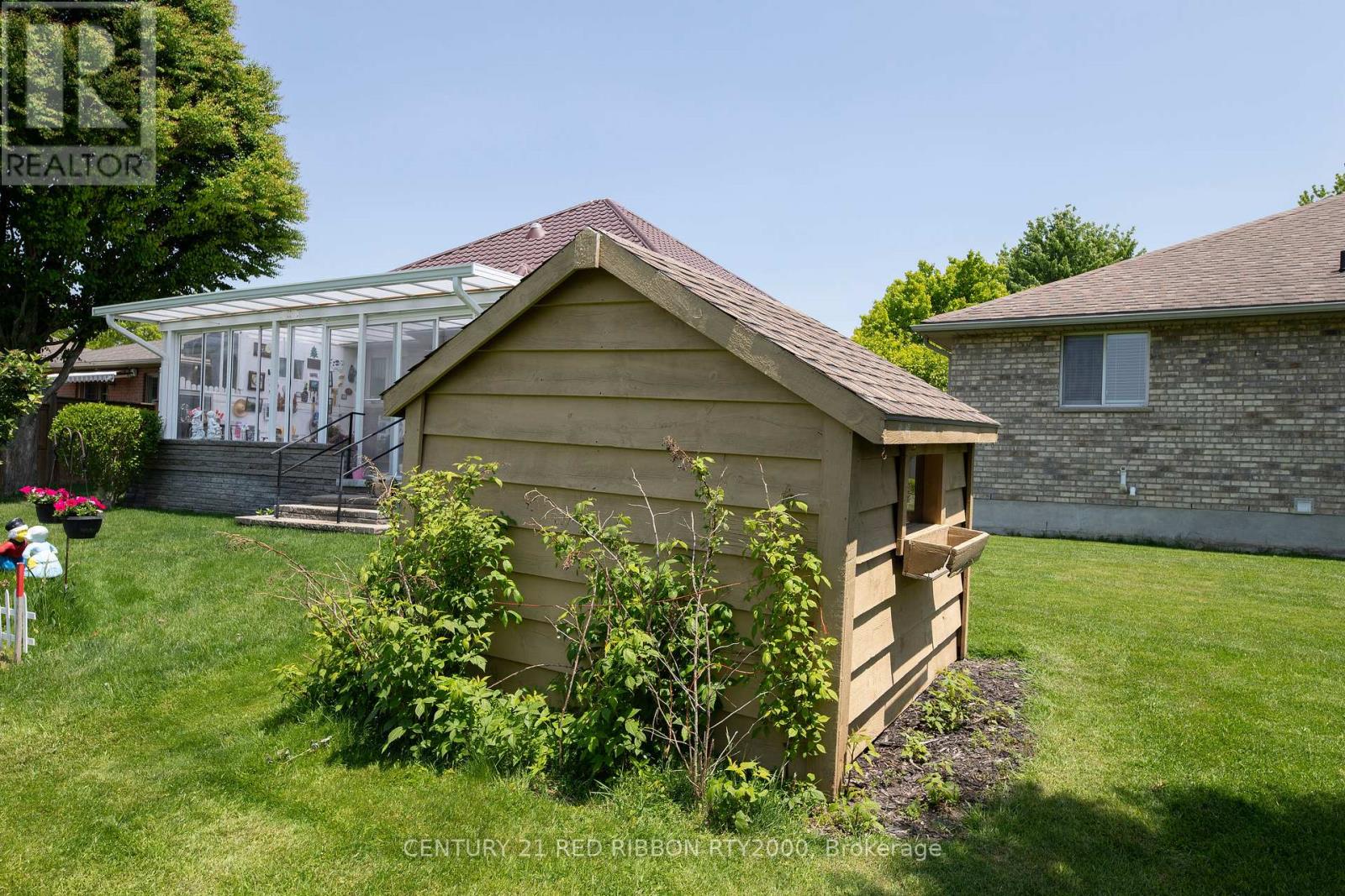 482 Riverview Drive, Strathroy-Caradoc, Ontario  N7G 4B3 - Photo 27 - X12435646