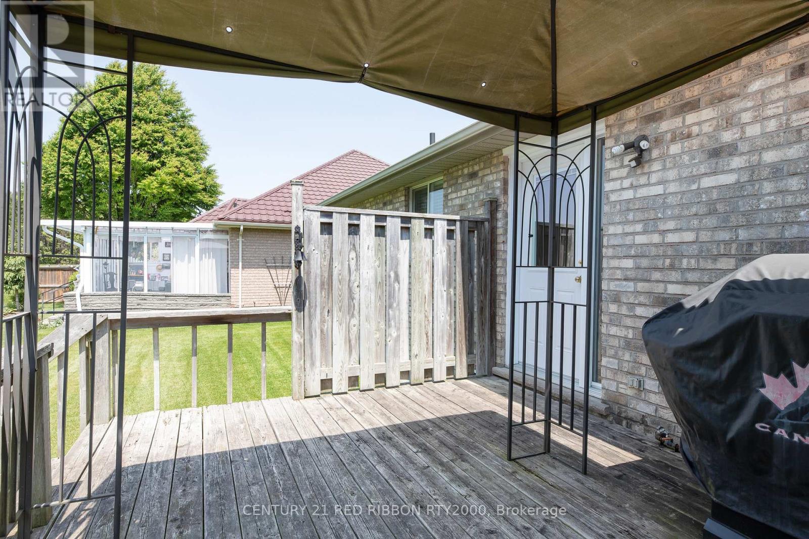 482 Riverview Drive, Strathroy-Caradoc, Ontario  N7G 4B3 - Photo 31 - X12435646
