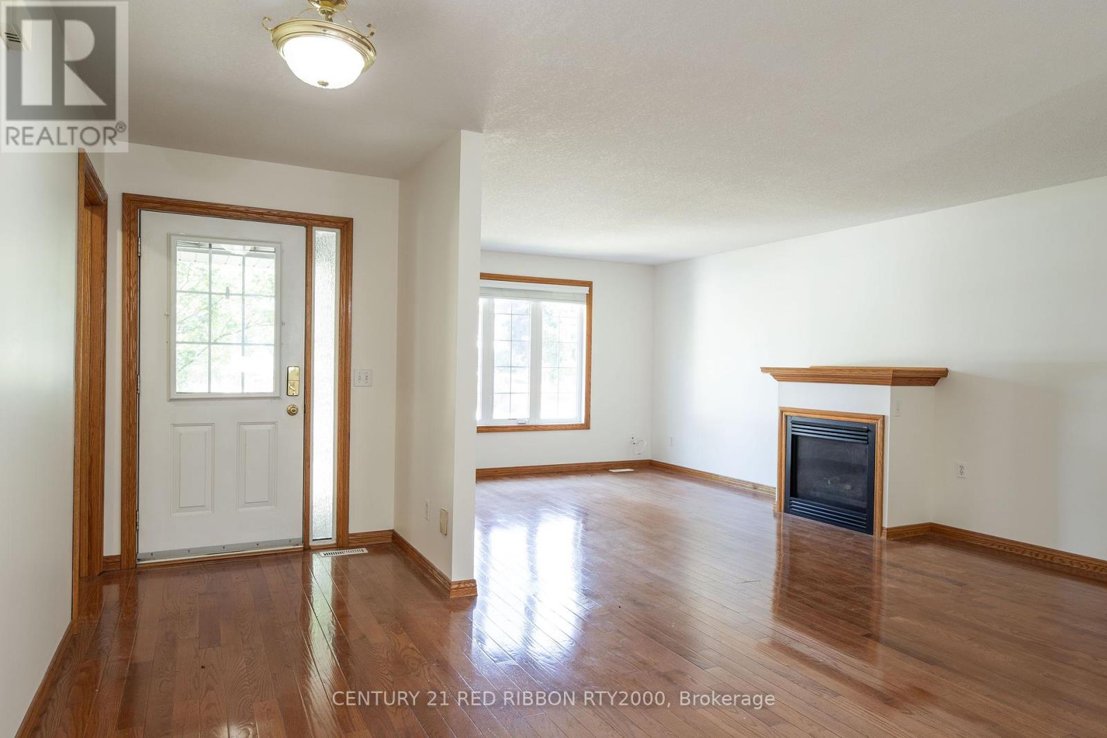 482 Riverview Drive, Strathroy-Caradoc, Ontario  N7G 4B3 - Photo 6 - X12435646