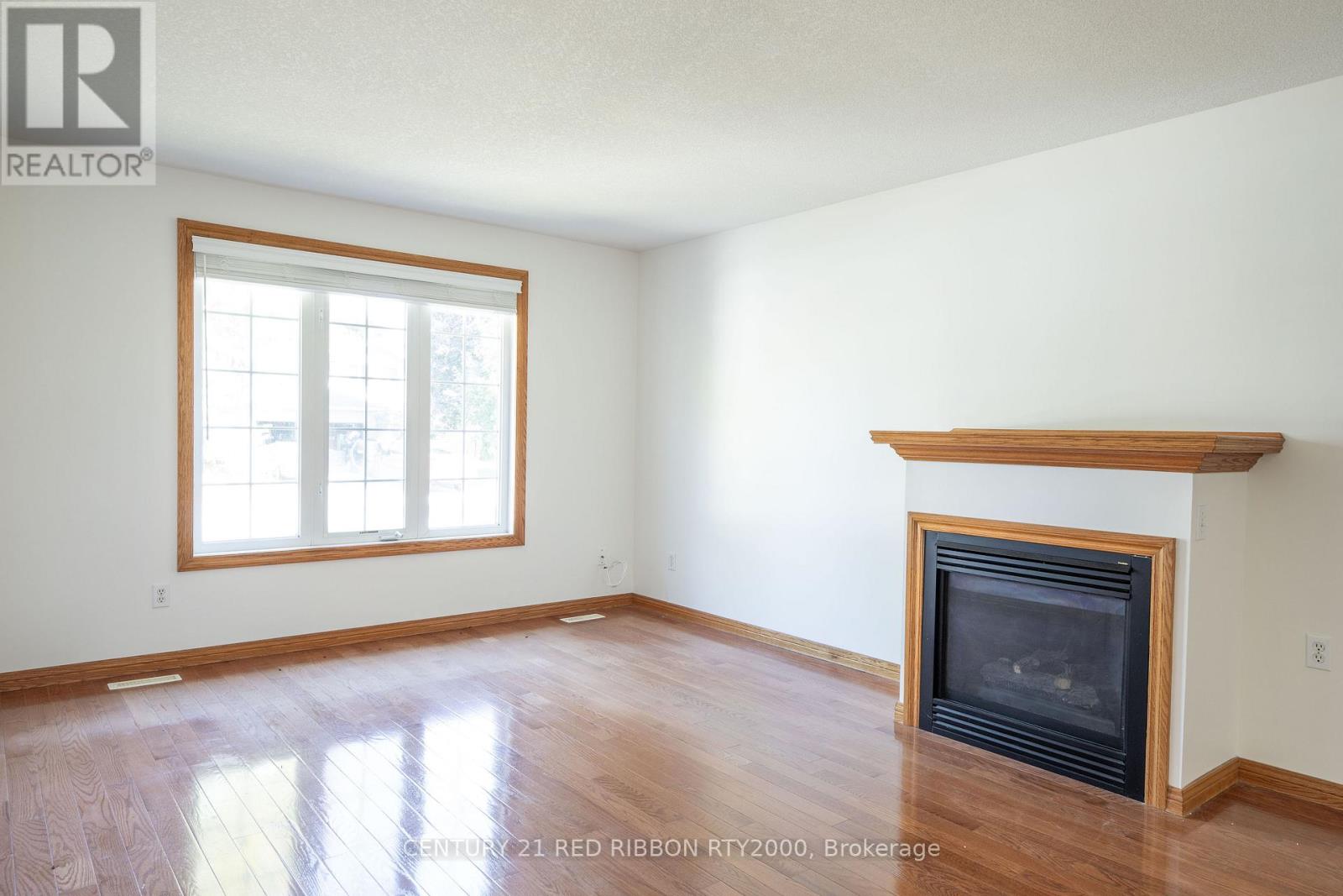 482 Riverview Drive, Strathroy-Caradoc, Ontario  N7G 4B3 - Photo 7 - X12435646