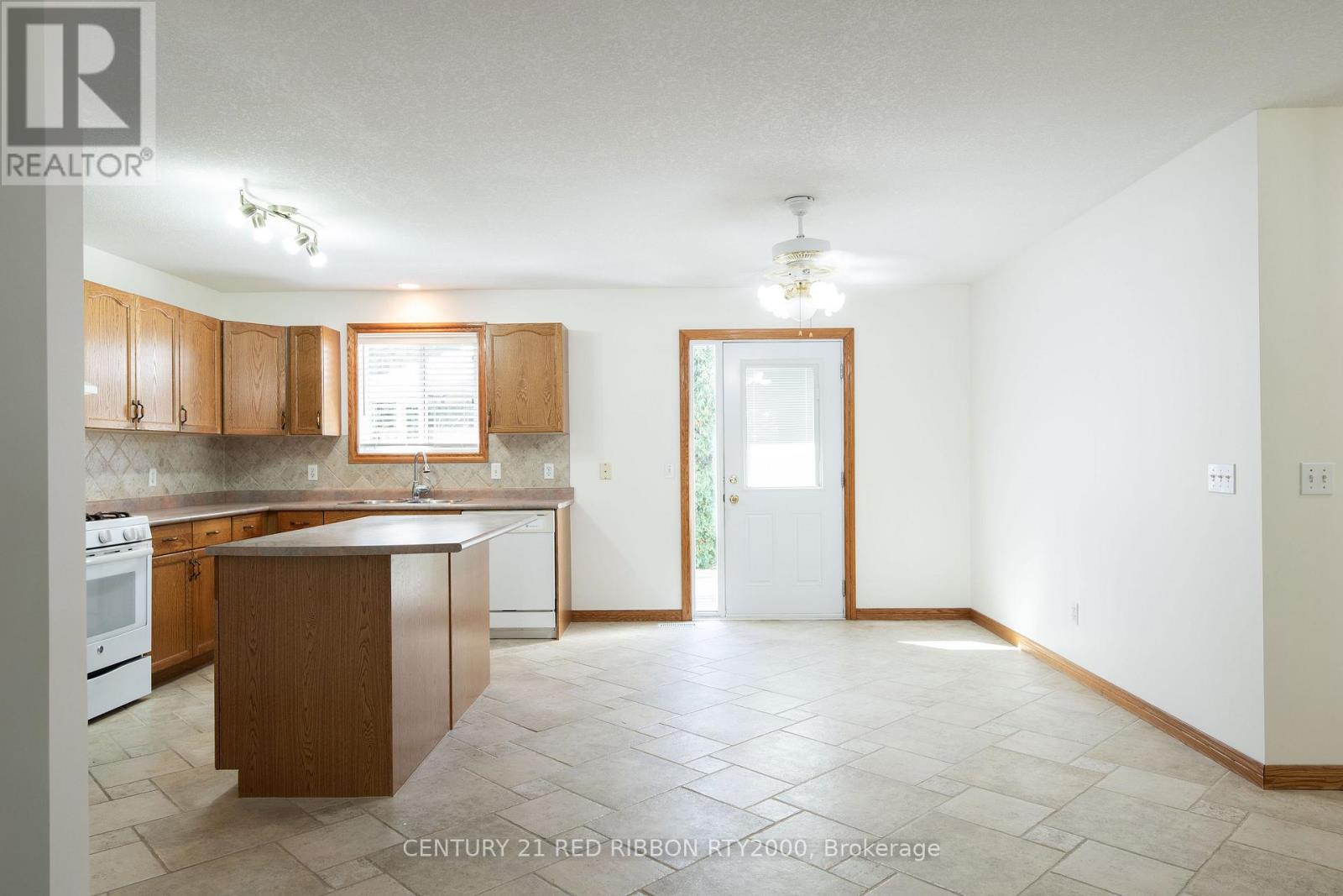 482 Riverview Drive, Strathroy-Caradoc, Ontario  N7G 4B3 - Photo 9 - X12435646