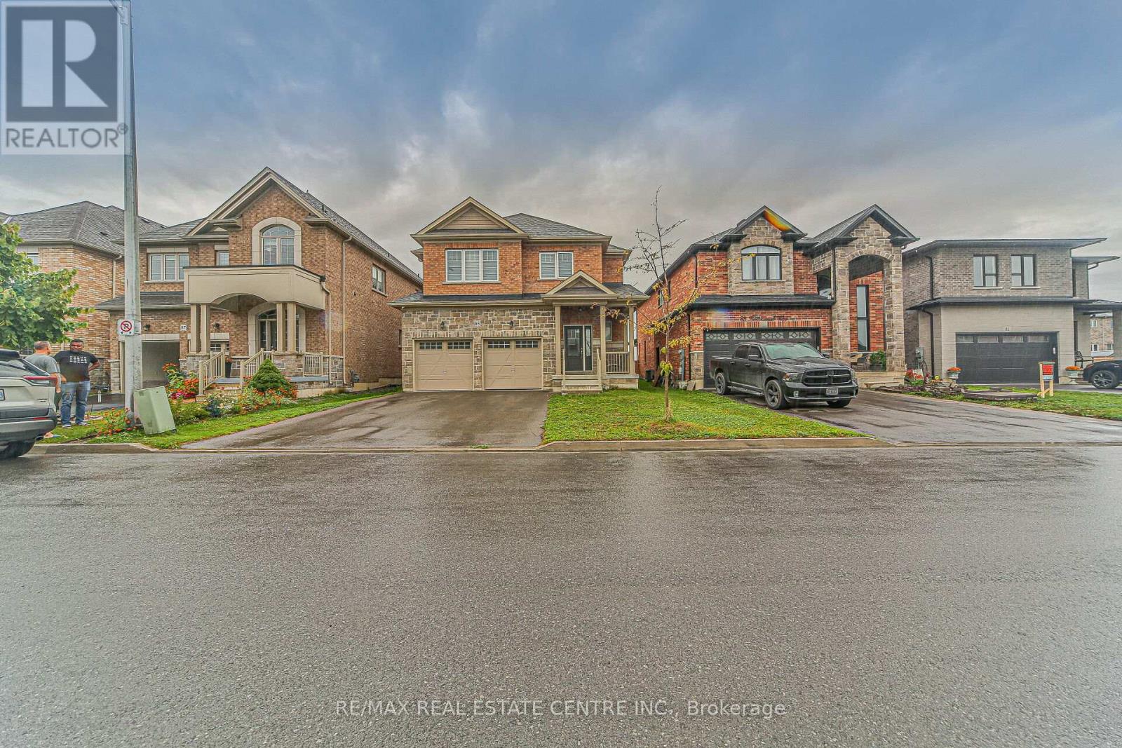 85 Homestead Way, Thorold, Ontario  L2V 0J8 - Photo 1 - X12435609