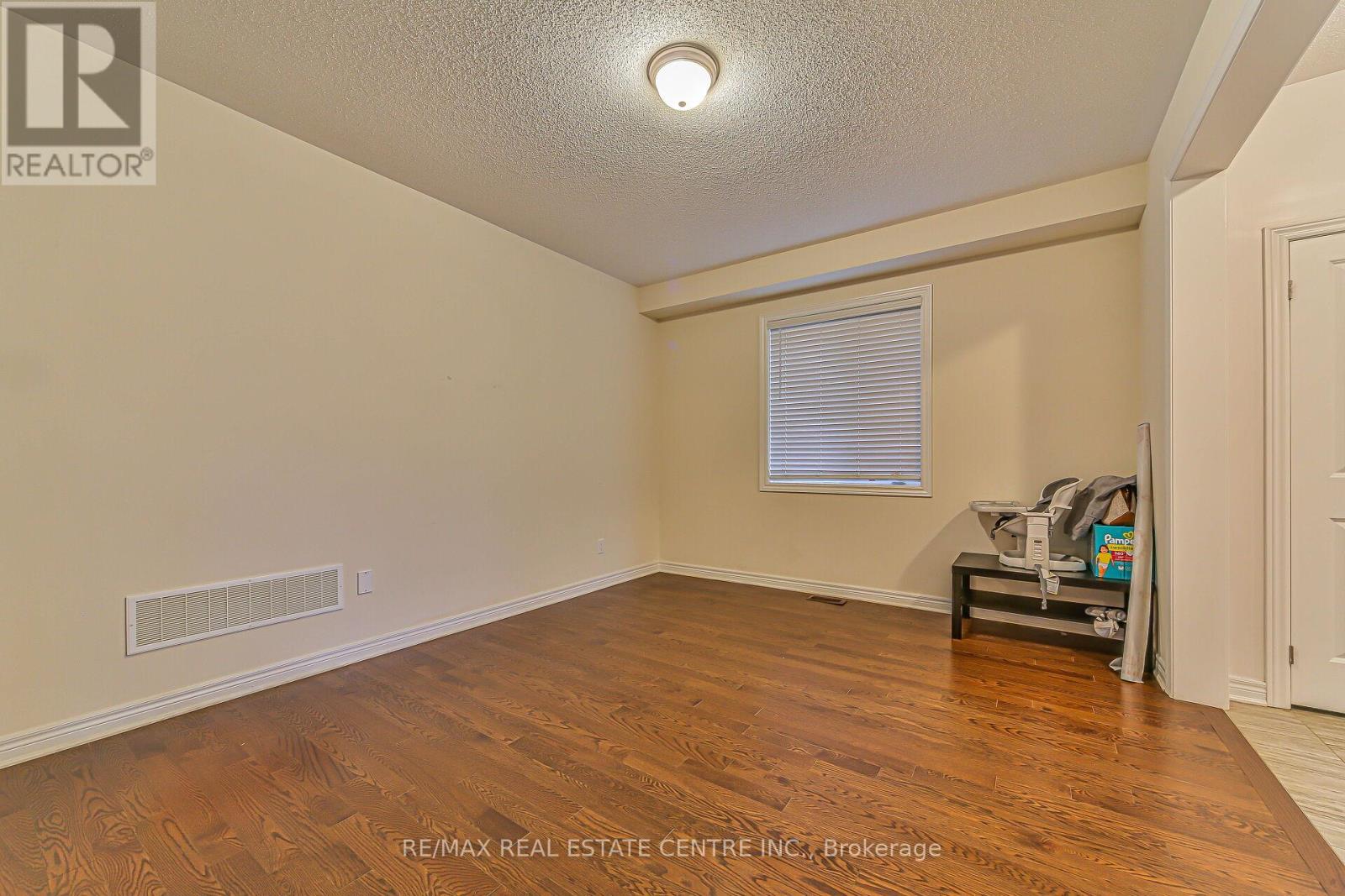 85 Homestead Way, Thorold, Ontario  L2V 0J8 - Photo 10 - X12435609
