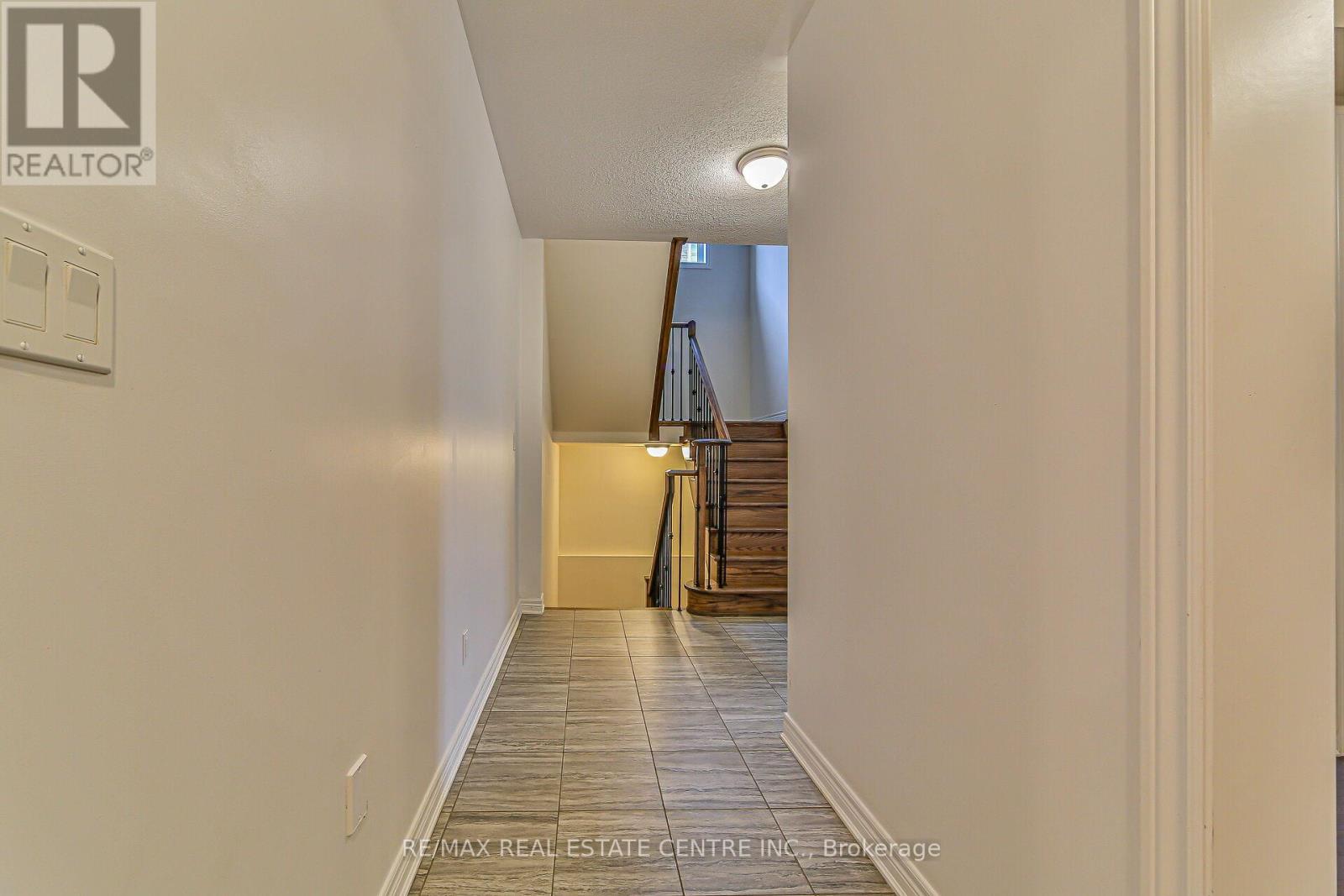 85 Homestead Way, Thorold, Ontario  L2V 0J8 - Photo 11 - X12435609