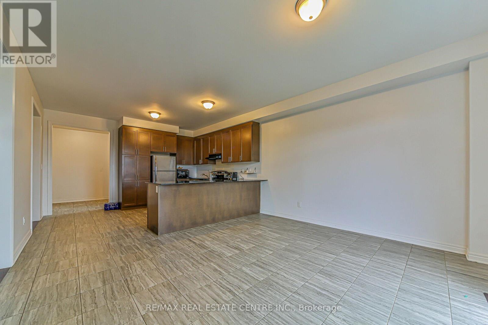 85 Homestead Way, Thorold, Ontario  L2V 0J8 - Photo 12 - X12435609