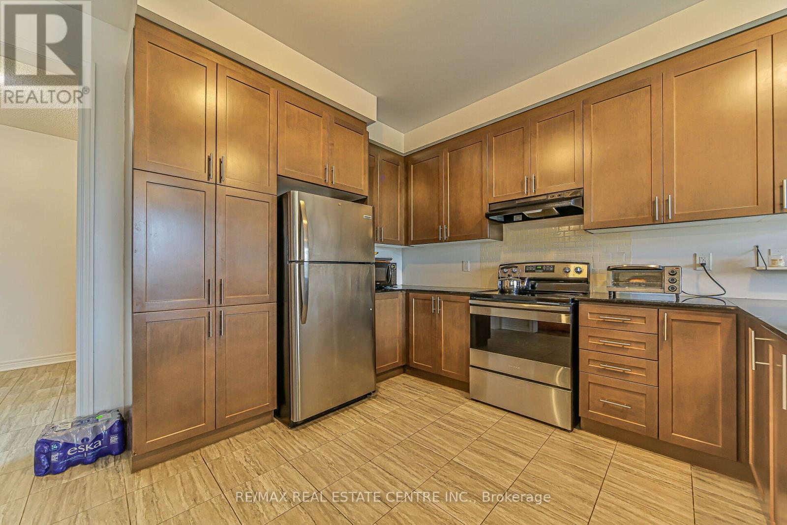 85 Homestead Way, Thorold, Ontario  L2V 0J8 - Photo 14 - X12435609