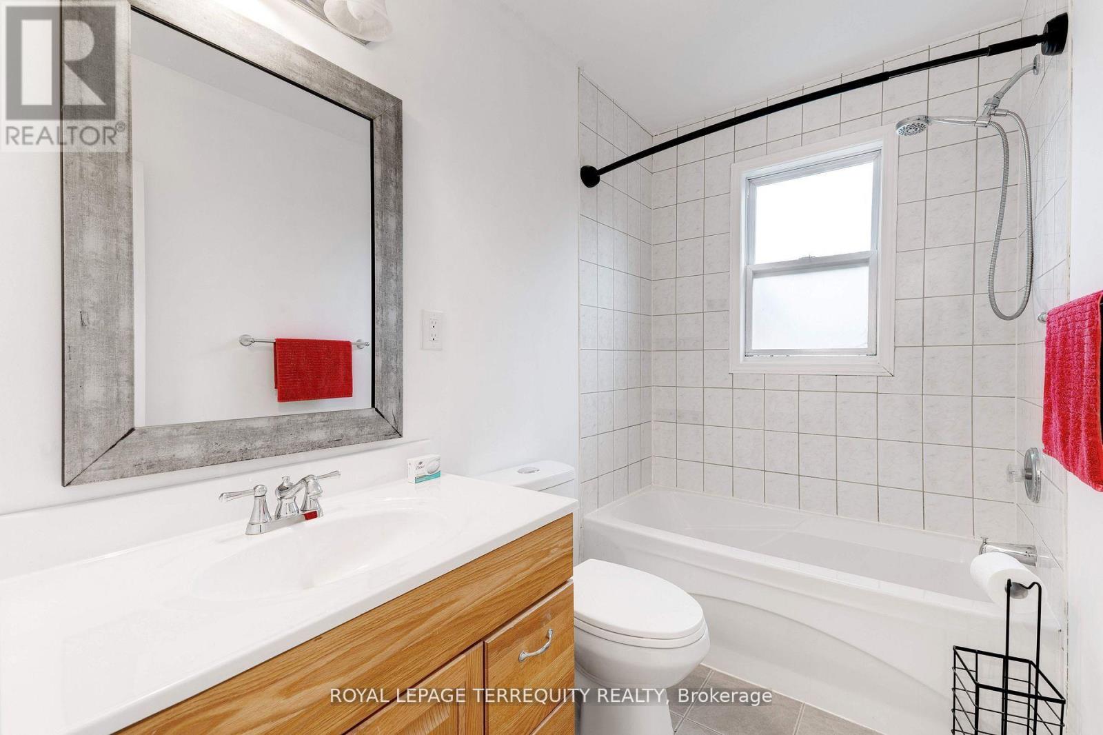 739 Upper Gage Avenue, Hamilton, Ontario  L8V 4J9 - Photo 12 - X12435614