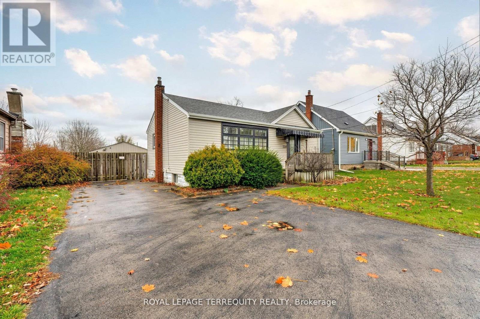 739 Upper Gage Avenue, Hamilton, Ontario  L8V 4J9 - Photo 2 - X12435614